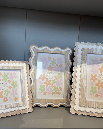 Scalloped Wooden Photo Frame 4x4 print