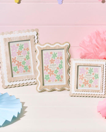 Scalloped Wooden Photo Frame 4x4 print